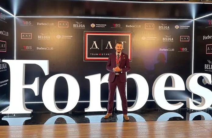 Виталий Арбузов на сцене Forbes Club